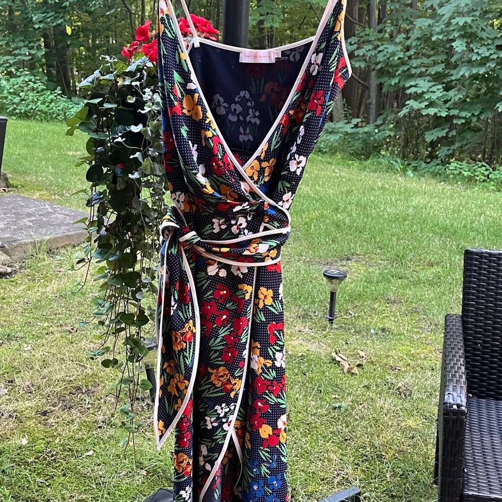 Tory Burch dress. Size 4 but easy to adjust for bigger or smaller size
